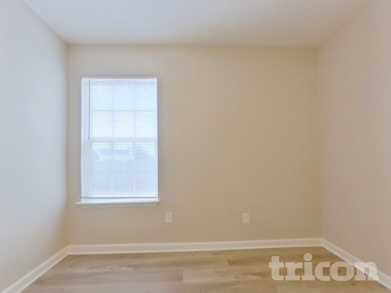 Building Photo - 558 Robins Egg Dr