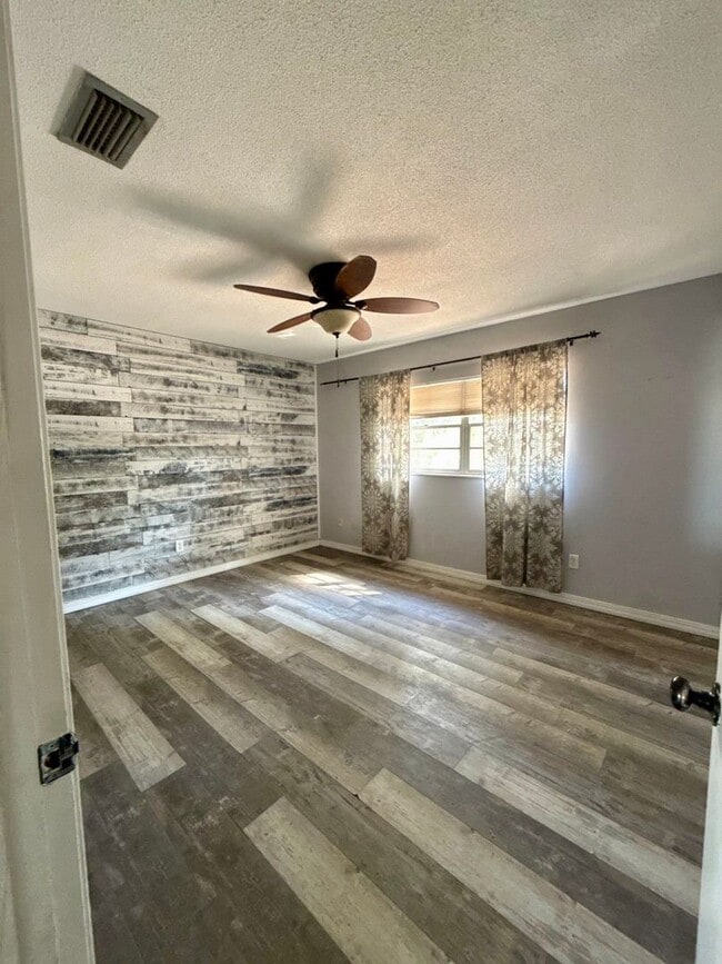 Building Photo - Mandarin Beautiful Corner Property!