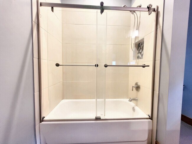 Building Photo - 325 Southwind Rd