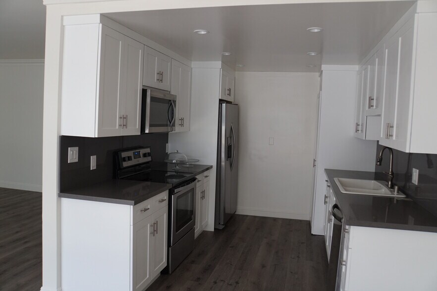 Building Photo - 1200 N Flores St