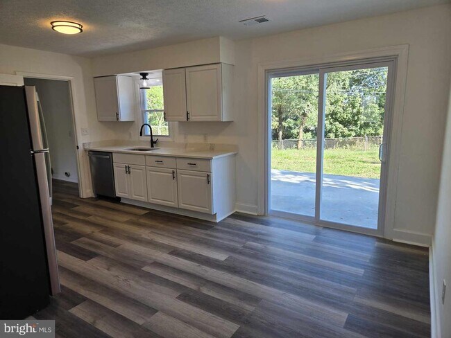 Building Photo - 254 Princeton St