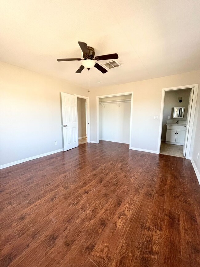 Building Photo - 2 Weeks Free Move-In Promo! Charming 4-Bed...