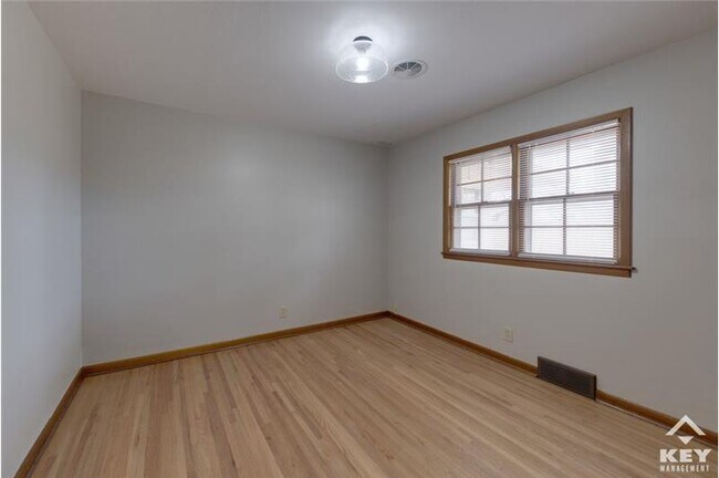 Building Photo - 1143 Patricia St