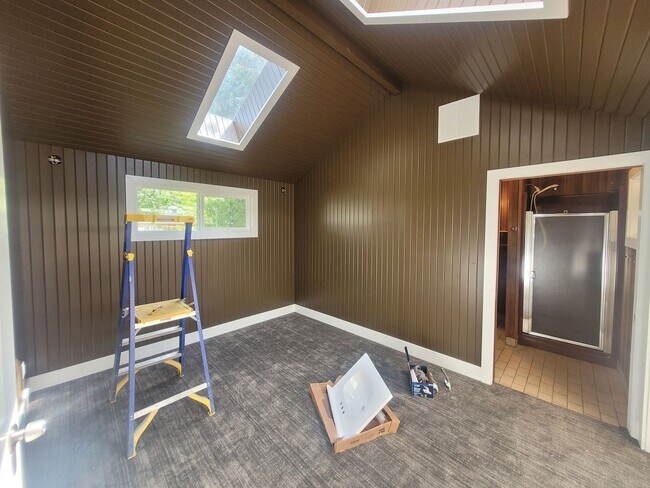 Building Photo - Remodeled 3 Bedroom Plus Office with Large...