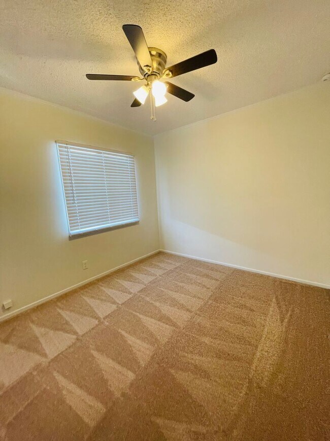 Building Photo - Lomita - Traditional Style - 4 bd / 2 ba H...
