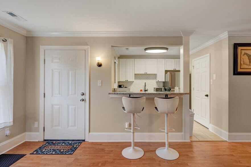 Building Photo - 2225 Summit St