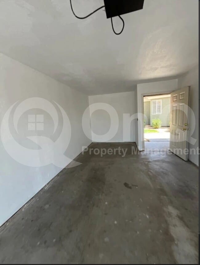 Building Photo - 2929 W Yorkshire Dr