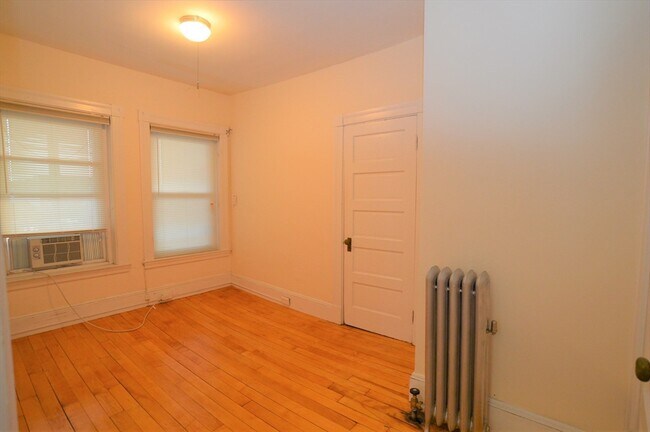 Building Photo - 15 Lynde St