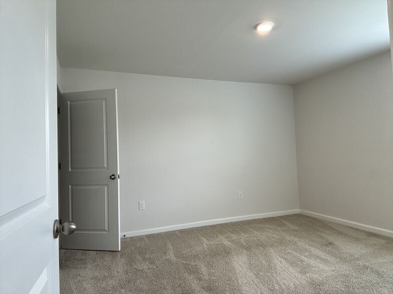Building Photo - 5459 Carolines Way
