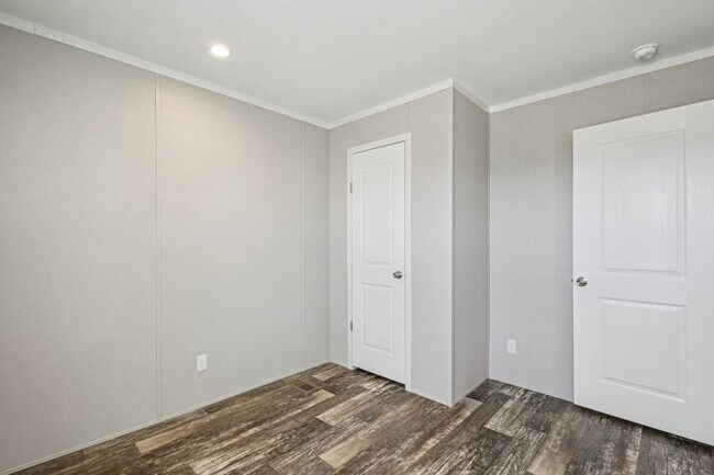 Building Photo - 1616 American Dr