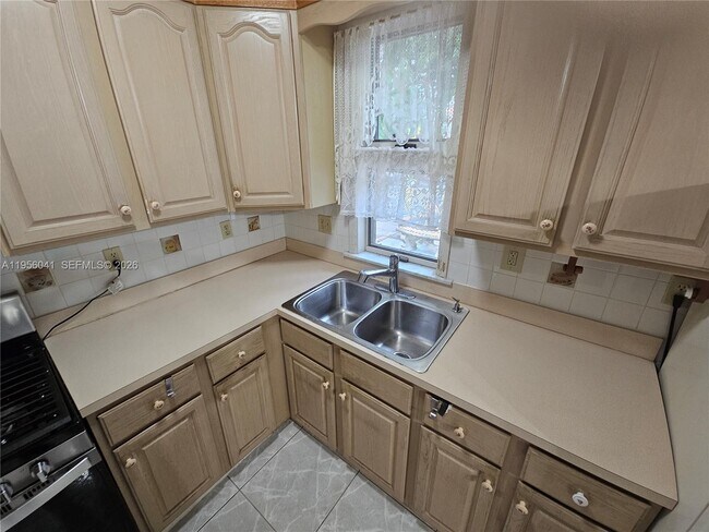 Building Photo - 2323 Polk St