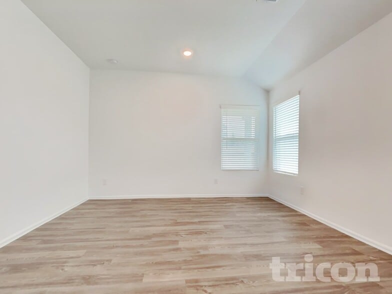 Building Photo - 212 Seven Pnes Dr