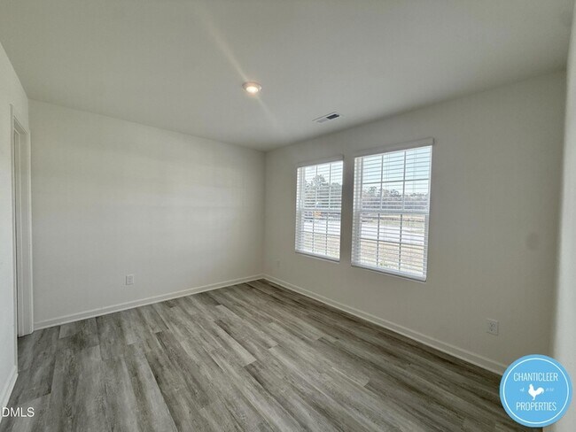 Building Photo - 49 Suhani Ln