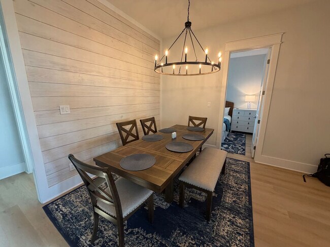 Building Photo - 867 Bowers Ln