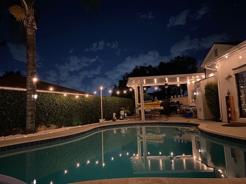 Building Photo - 1466 N Caswell Ave