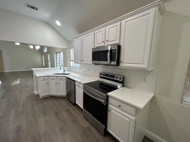 Building Photo - Charming 3-Bedroom Plano Retreat with Cozy Fireplace & Gleaming Hardwood Floors!
