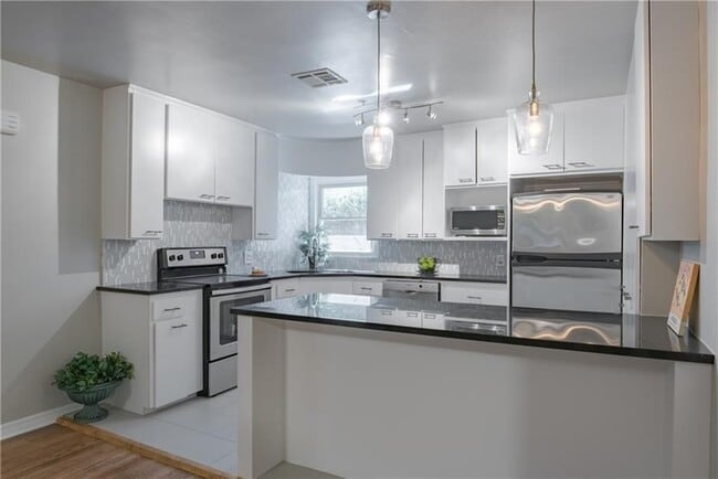 Building Photo - 4713 N Harvey Pkwy