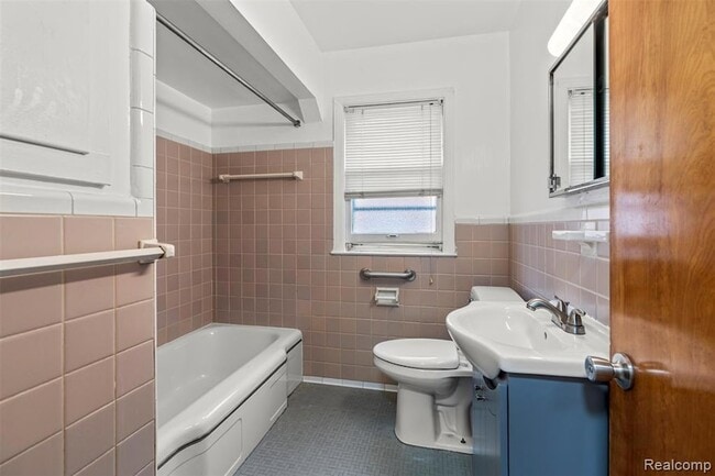 Building Photo - 8038 Riverdale St