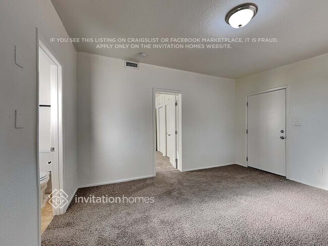 Building Photo - 1448 E 2nd St