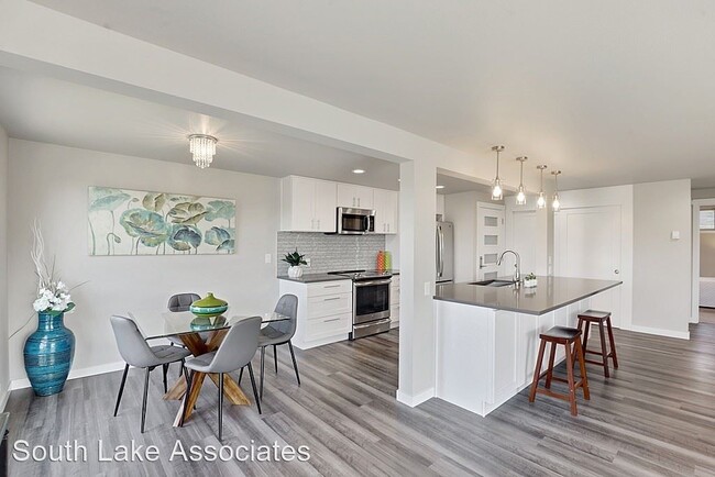 Building Photo - 2 br, 1 bath House - 3200 W. Commodore Way...