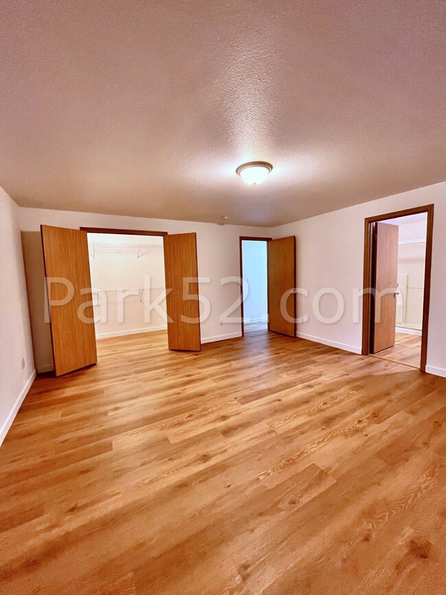 Building Photo - Remodeled 4 Bed 2.5 Bath Tacoma Single Fam...