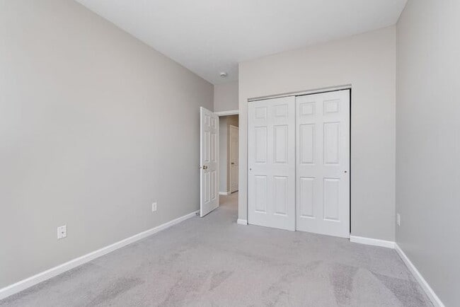 Building Photo - Beautiful town home in the quiet Towne Park community!!