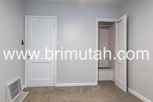 Building Photo - 2364 E Redondo Ave
