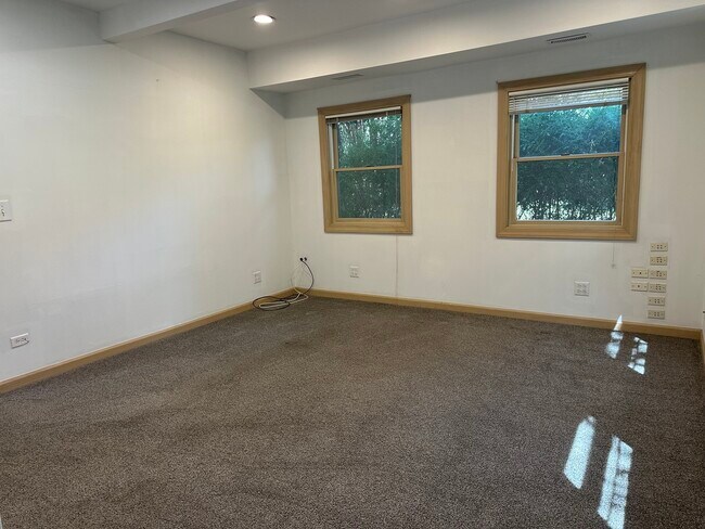 Building Photo - 17N750 Galligan Rd