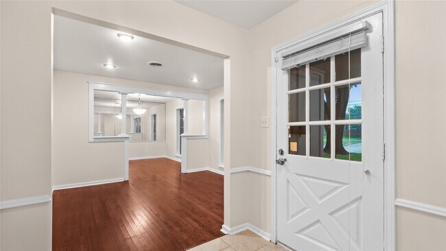 Building Photo - 9643 Val Verde St