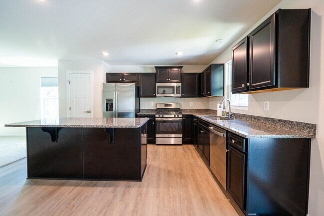 Building Photo - Wonderful Rental in Village Oaks Community