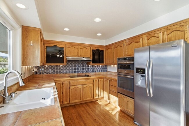 Building Photo - 6137 Banner Dr