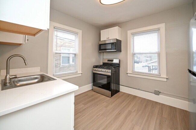 Building Photo - 4007 Huston Ave