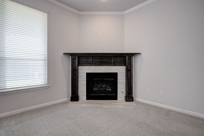 Building Photo - 2321 Norwood Dr