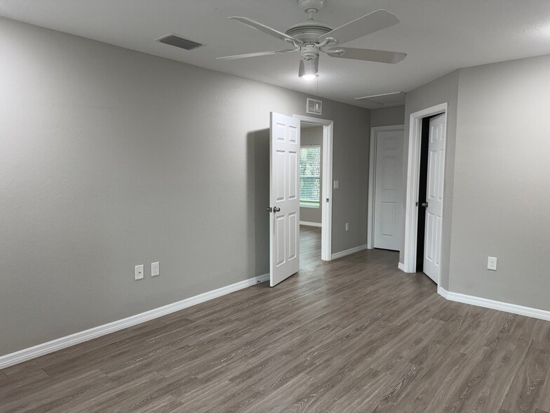 Building Photo - 6054 N Moss Cir