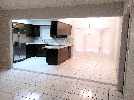 Building Photo - 113 E Blancas Dr