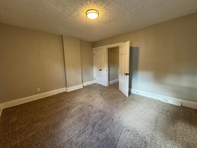 Building Photo - 99 Whitethorne Ave