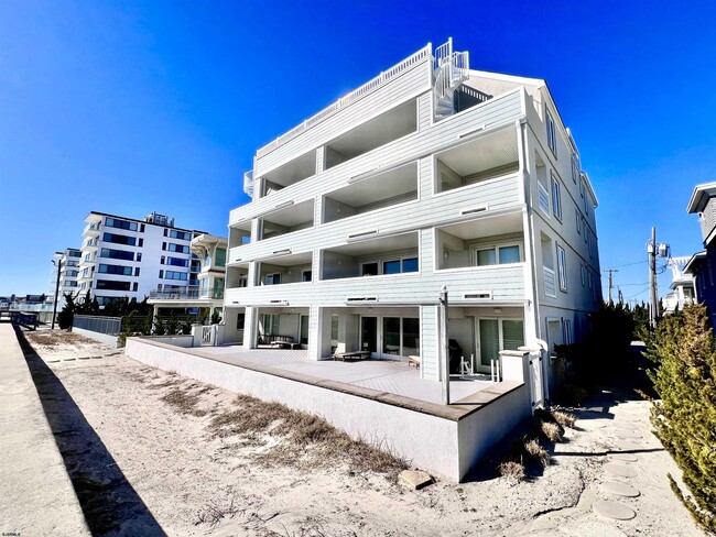 Building Photo - 1703 Beach Terrace