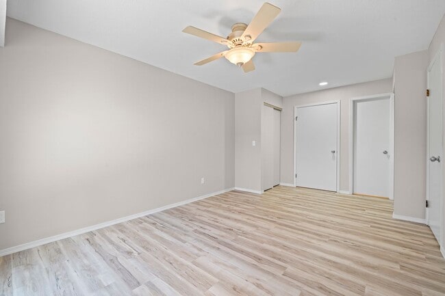 Building Photo - 33803 Electric Blvd