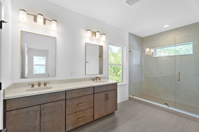 Building Photo - Preserve Views!