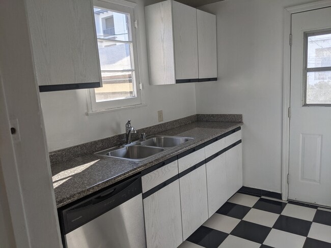 Building Photo - 451 N Oakhurst Dr