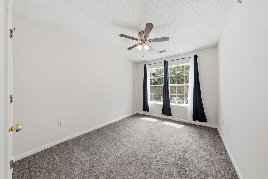 Building Photo - 345 Crooked Pine Trl