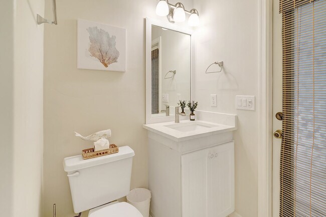 Building Photo - 6726 Sloane Pl