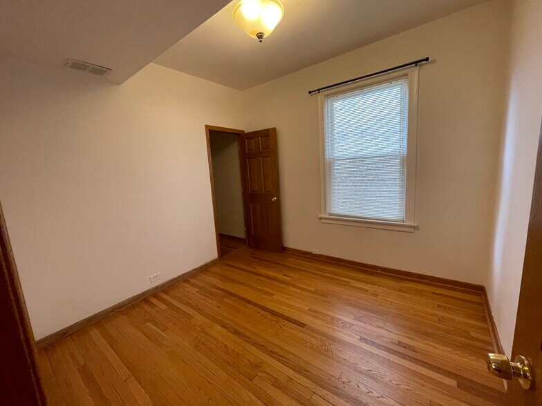 Building Photo - 2259 W Giddings St
