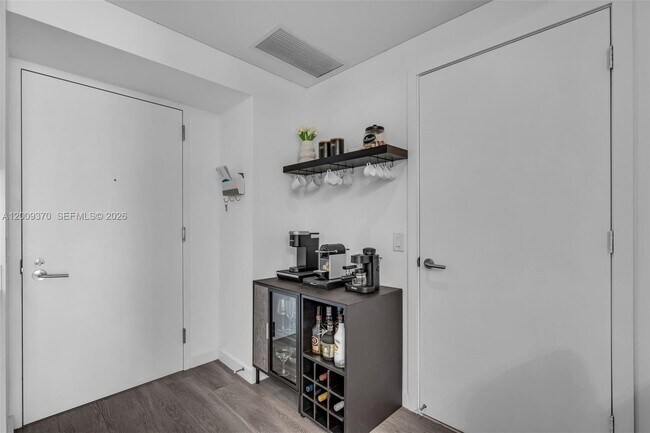 Building Photo - 501 NE 31st St