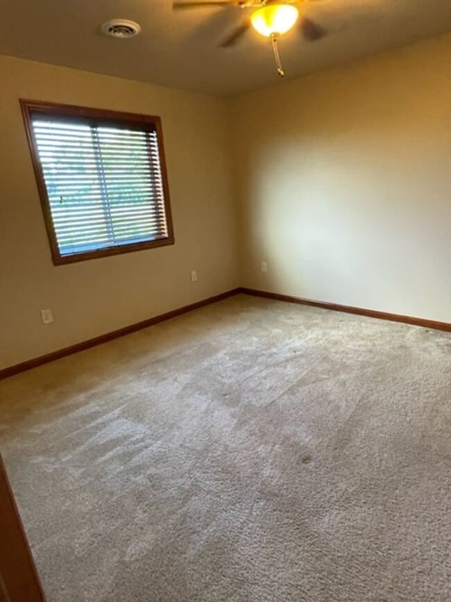 Building Photo - 2 Bedroom, 2 Bathroom Lower Available mid-...