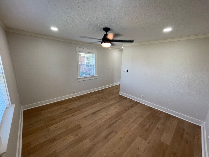 Building Photo - 604 12th St SE