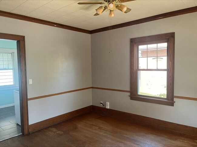 Building Photo - Old-World Charm in the Heart of Moline