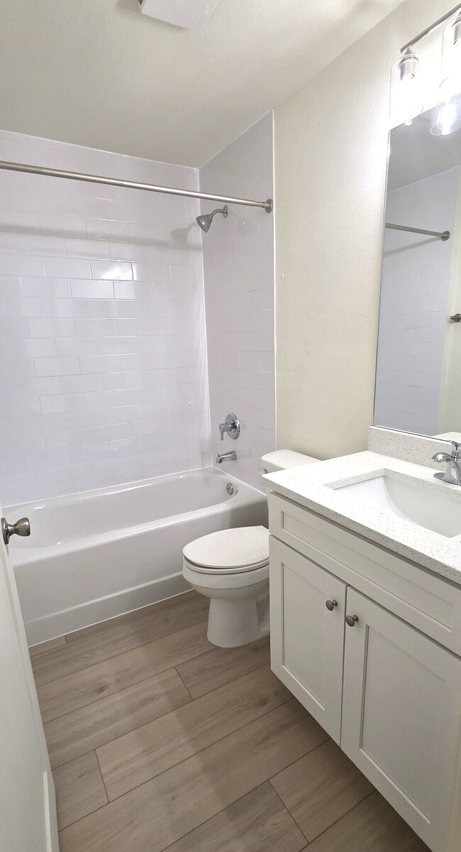 Building Photo - 926-912 12th Ave S