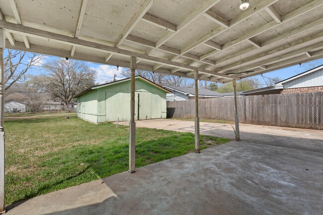 Building Photo - 1117 Patricia Dr