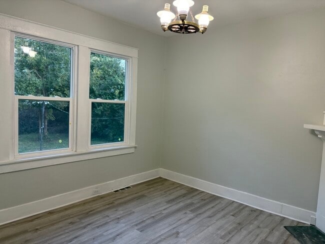 Building Photo - 225 Poplar St